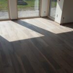 Verlegung von Bodenfliesen. Ein Projekt von QArbeit.